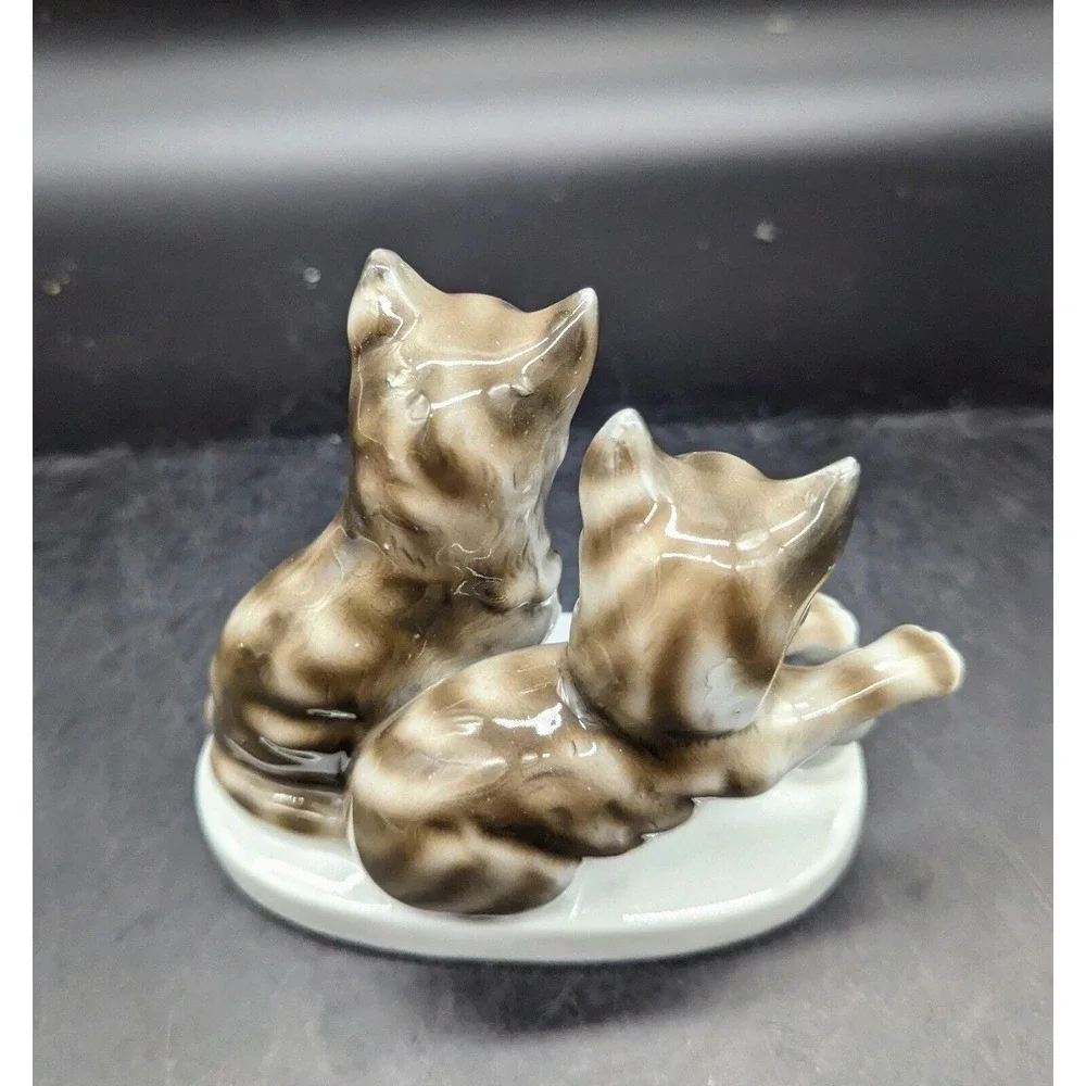 Kronenadler Germany Porcelain Ceramic Grey Stripes Kitty Cats Figurine Yarn‎